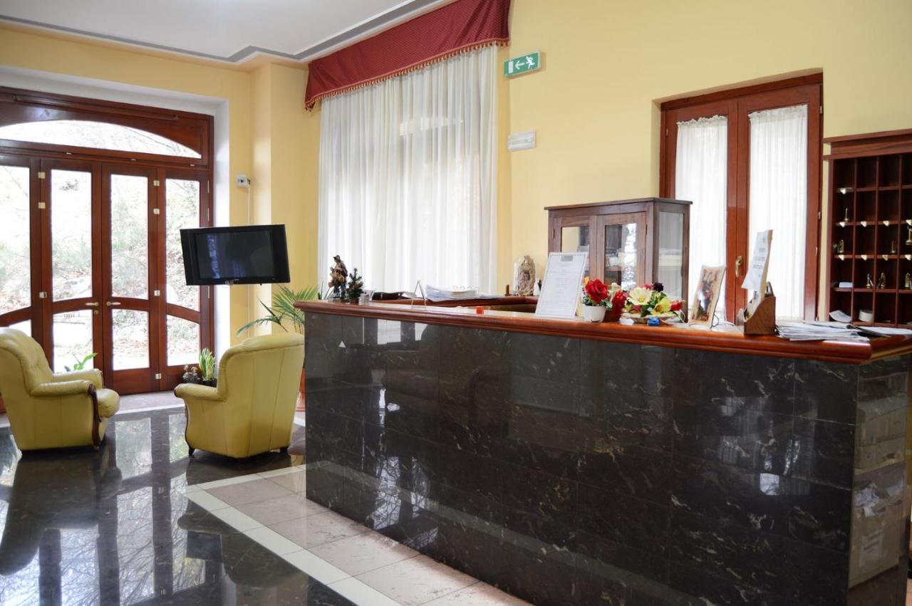 Royal Hotel Montevergine 오스페달레토 달피놀로 외부 사진